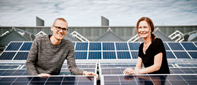 Sami Tuomi and Tanja Kallio with some solar panels. Photo: Jaakko Kahilaniemi.