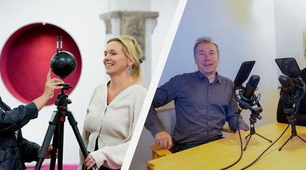 Taija Votkin näyttää miten 360 kameraa käytetään ja Tomi Kauppinen ja Jutta Tavaila äänittävät podcast-jaksoa.